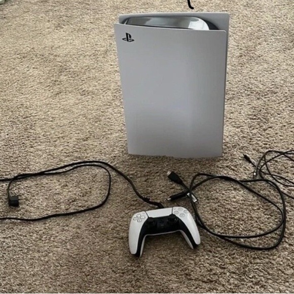 Ps5 Sony comes with controller - Picture 2 of 3